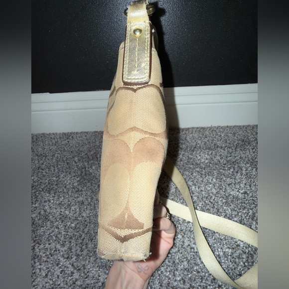 Coach tan and gold crossbody bag - Picture 4 of 8